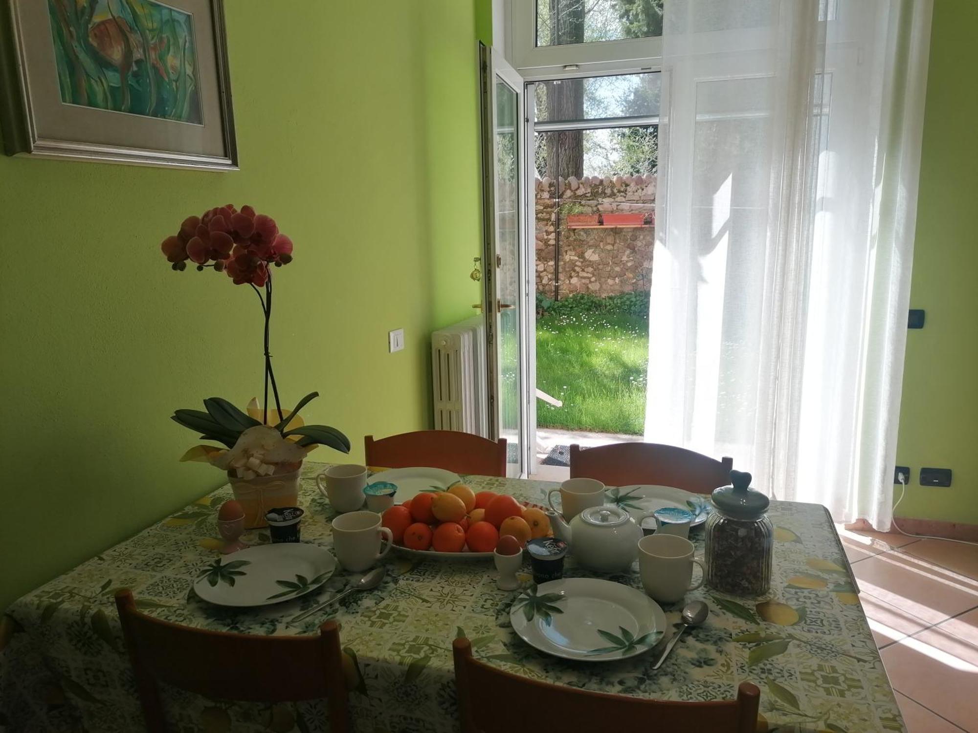 Апартаменты La Casa Di Marzia Бардолино Экстерьер фото